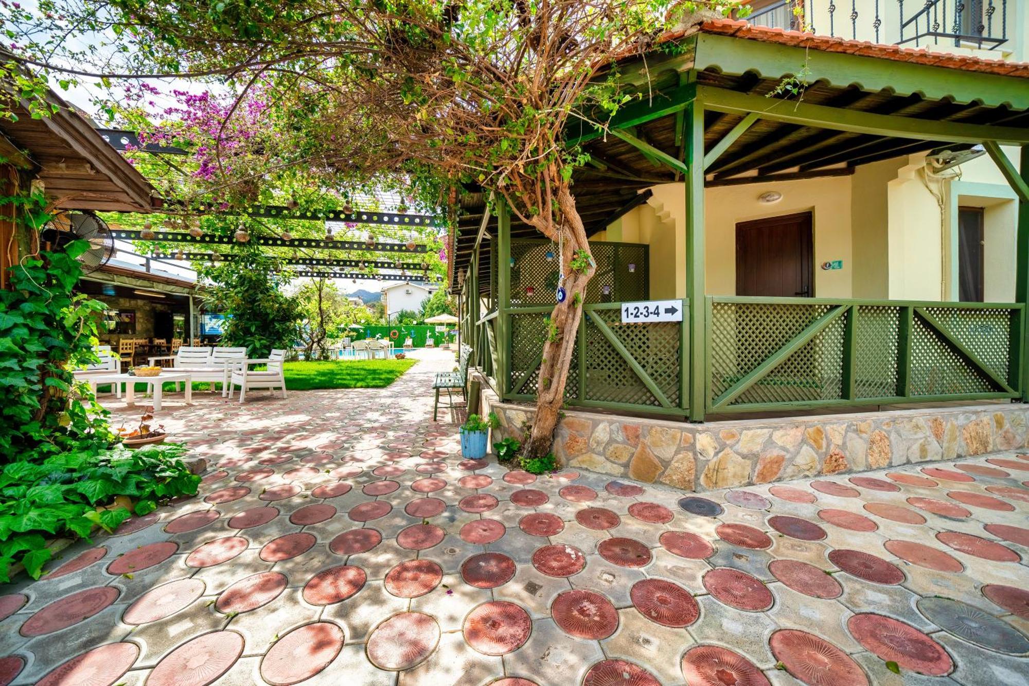 Dedeminn Garden Hotel Гьочек Екстериор снимка